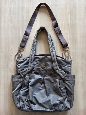RARE LULULEMON Triumph Tote Gym Bag Magnum Nesting Bird (Gray)